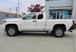 2025 Toyota Tacoma SR - Thumbnail 5