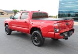 2022 Toyota Tacoma - Thumbnail 5