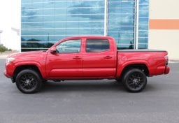 2022 Toyota Tacoma - Thumbnail 10