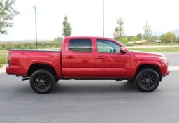 2022 Toyota Tacoma - Thumbnail 9