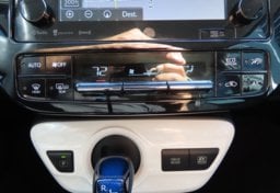 2018 Toyota Prius Three - Thumbnail 23
