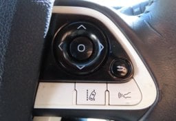 2018 Toyota Prius Three - Thumbnail 30