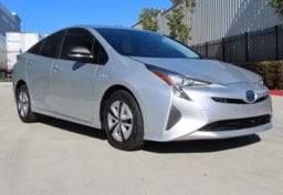 2018 Toyota Prius Three - Thumbnail 3