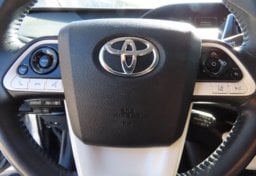2018 Toyota Prius Three - Thumbnail 32