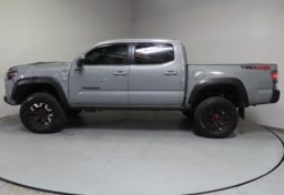 2021 Toyota Tacoma TRD Off-Road - Thumbnail 6