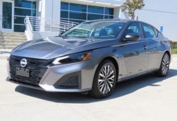 2026 Nissan Altima SV - Thumbnail 3