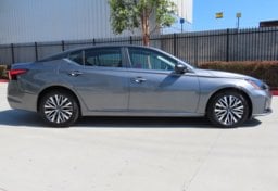 2026 Nissan Altima SV - Thumbnail 5