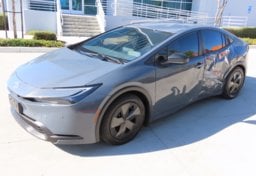 2024 Toyota Prius LE - Thumbnail 2