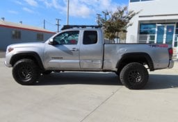 2020 Toyota Tacoma TRD Off-Road - Thumbnail 6