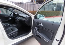 2017 Mercedes-Benz GLA 250 - Thumbnail 22
