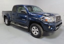 2008 Toyota Tacoma PreRunner V6 - Thumbnail 2