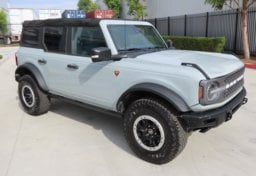 2024 Ford Bronco Badlands - Thumbnail 2