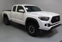 2021 Toyota Tacoma TRD Off-Road - Thumbnail 2