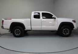 2021 Toyota Tacoma TRD Off-Road - Thumbnail 5