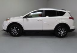2017 Toyota RAV4 LE - Thumbnail 5