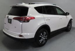 2017 Toyota RAV4 LE - Thumbnail 9