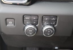 2024 GMC Sierra 2500HD Denali - Thumbnail 27