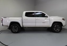 2021 Toyota Tacoma  TRD Sport - Thumbnail 6