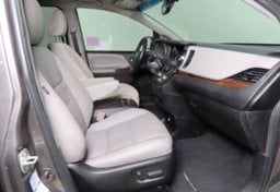2016 Toyota Sienna AWD Limited - Thumbnail 25