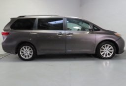 2016 Toyota Sienna AWD Limited - Thumbnail 9