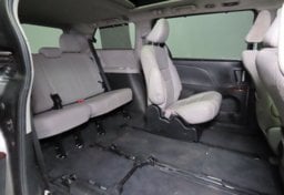 2016 Toyota Sienna AWD Limited - Thumbnail 30