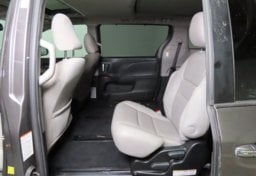 2016 Toyota Sienna AWD Limited - Thumbnail 23