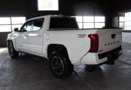 2025 Toyota Tacoma - Thumbnail 8