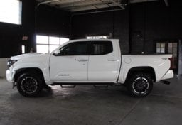 2025 Toyota Tacoma - Thumbnail 9