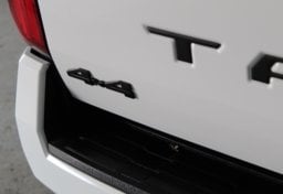 2025 Toyota Tacoma - Thumbnail 22