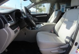 2019 Toyota Highlander LE - Thumbnail 25