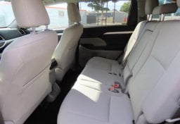 2019 Toyota Highlander LE - Thumbnail 23