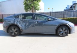 2023 Toyota Prius AWD LE - Thumbnail 5