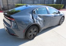 2023 Toyota Prius AWD LE - Thumbnail 7