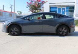 2023 Toyota Prius AWD LE - Thumbnail 6