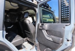 2015 Jeep Wrangler Unlimited Sahara - Thumbnail 22