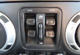 2015 Jeep Wrangler Unlimited Sahara - Thumbnail 19