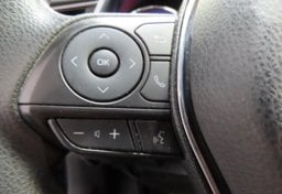 2020 Toyota Camry Hybrid LE - Thumbnail 33