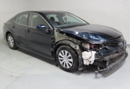 2020 Toyota Camry Hybrid LE - Thumbnail 2