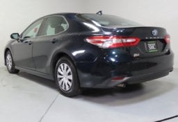 2020 Toyota Camry Hybrid LE - Thumbnail 9