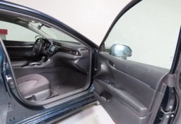 2020 Toyota Camry Hybrid LE - Thumbnail 17