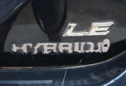 2020 Toyota Camry Hybrid LE - Thumbnail 14