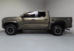 2024 Toyota Tacoma TRD Off-Road - Thumbnail 6