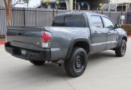 2023 Toyota Tacoma TRD Off-Road - Thumbnail 7