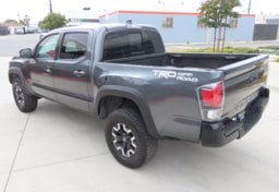 2023 Toyota Tacoma TRD Off-Road - Thumbnail 10