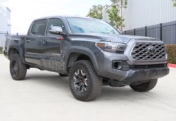 2023 Toyota Tacoma TRD Off-Road - Thumbnail 4