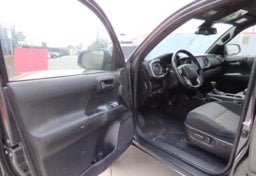 2023 Toyota Tacoma TRD Off-Road - Thumbnail 19