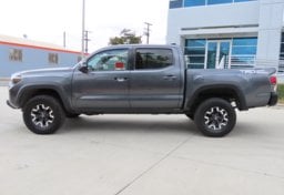 2023 Toyota Tacoma TRD Off-Road - Thumbnail 5