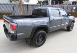 2023 Toyota Tacoma TRD Off-Road - Thumbnail 9