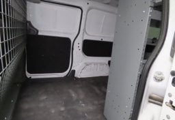 2017 Nissan NV200 SV - Thumbnail 32