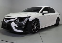 2021 Toyota Camry SE - Thumbnail 4
